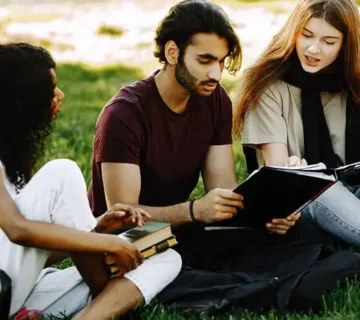 Exploring the Advantages and Challenges of Pursuing Education Abroad