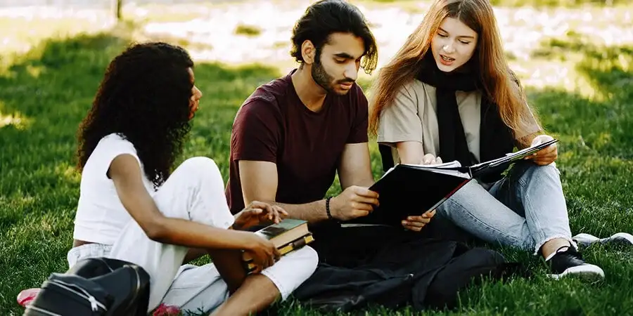 Exploring the Advantages and Challenges of Pursuing Education Abroad